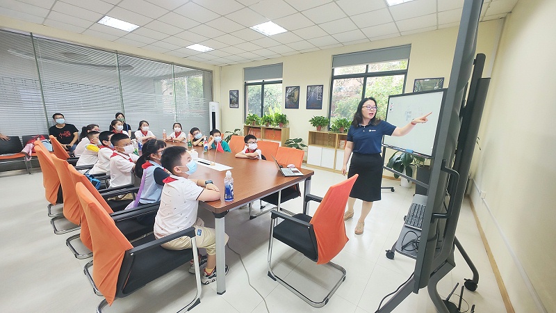 帶城小學紅領巾假日小隊走進依斯倍環保，開展校外實踐學習活動